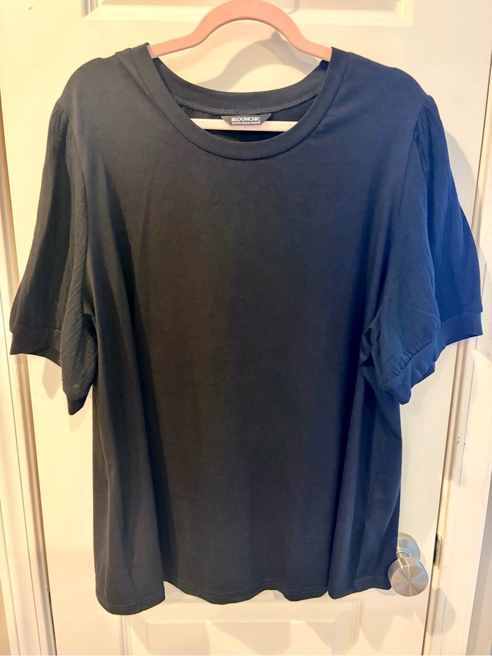 BloomChic Women’s Black Short Puff Sleeve Crewneck Shirt Size 18/20